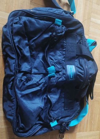 Schwarze Reisetasche/Sporttasche - Ideal für den Urlaub!