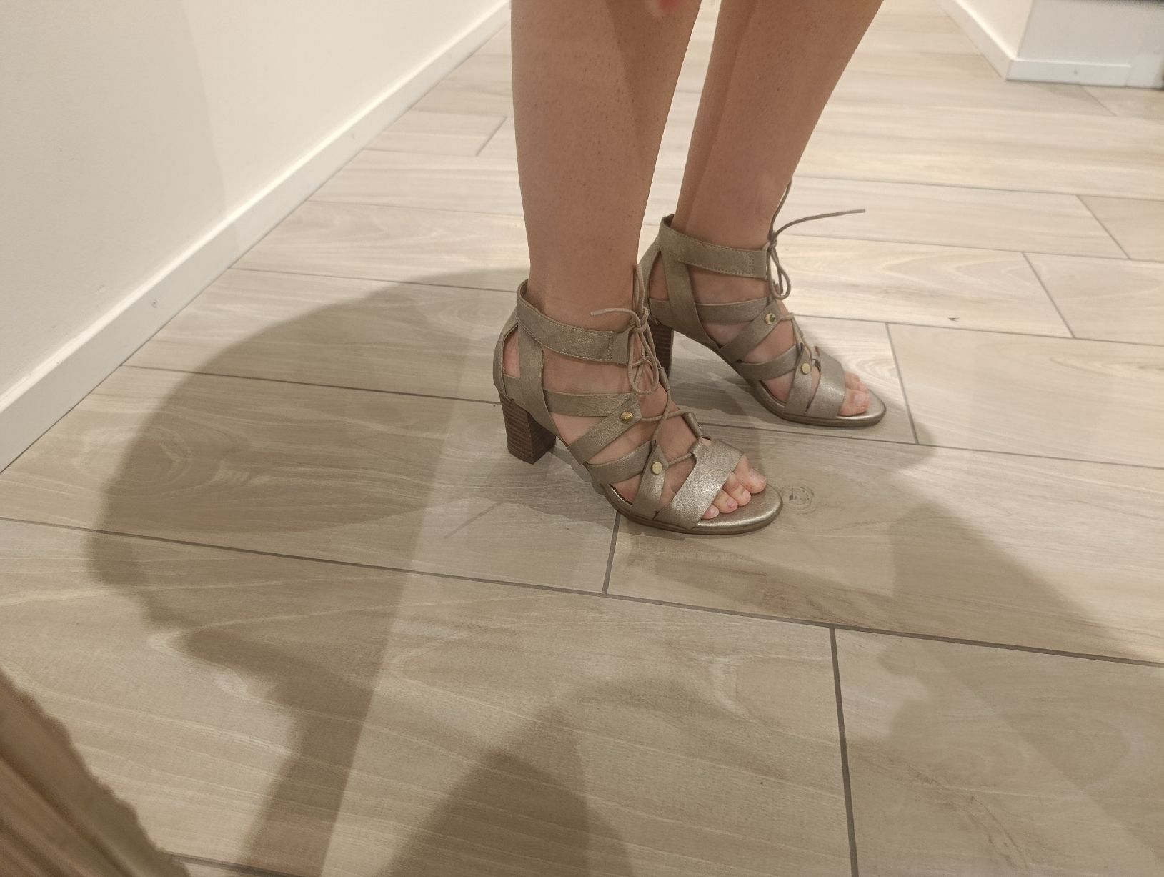 Damenschuhe: Goldene Sandalen mit Absatz in Gr. 37 – Gebraucht aus Dietikon von iksan 1