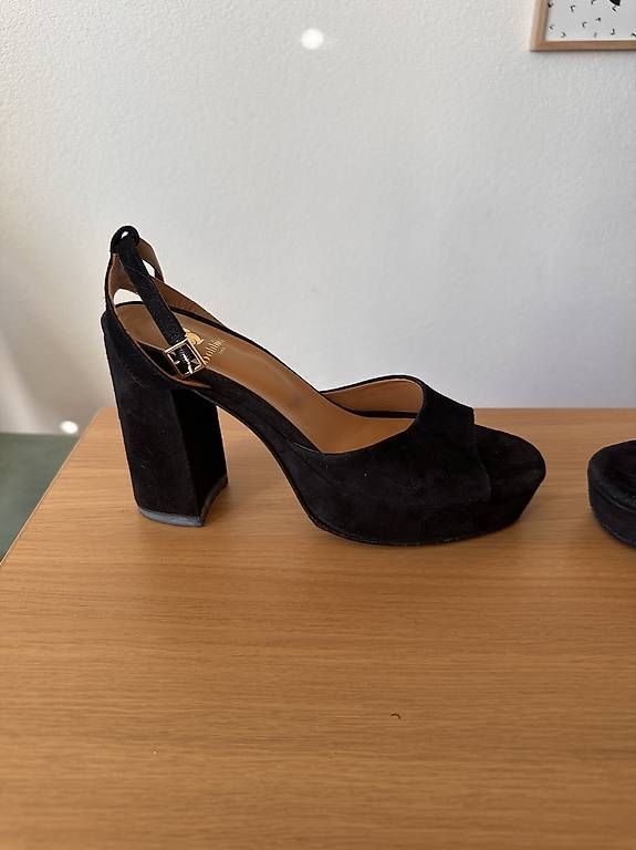 Damenschuhe: Bobbies Sandalen mit Absatz – Neu und originalverpackt aus Bergdietikon von chesauxlido
