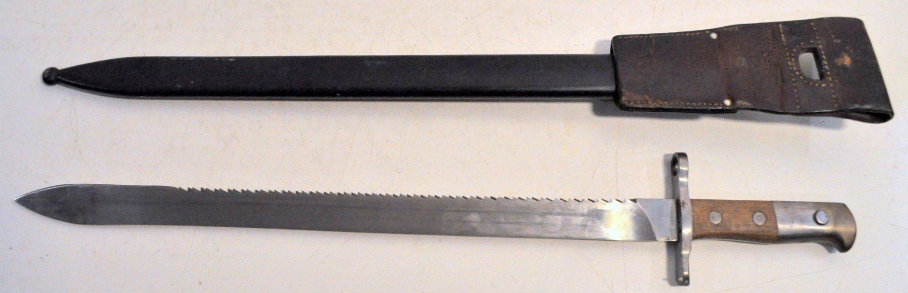 Schweizer Armee Stichwaffen: Ancienne "grande" baïonnette armée Suisse – Gebraucht aus Neuchâtel von Neuchatel 1