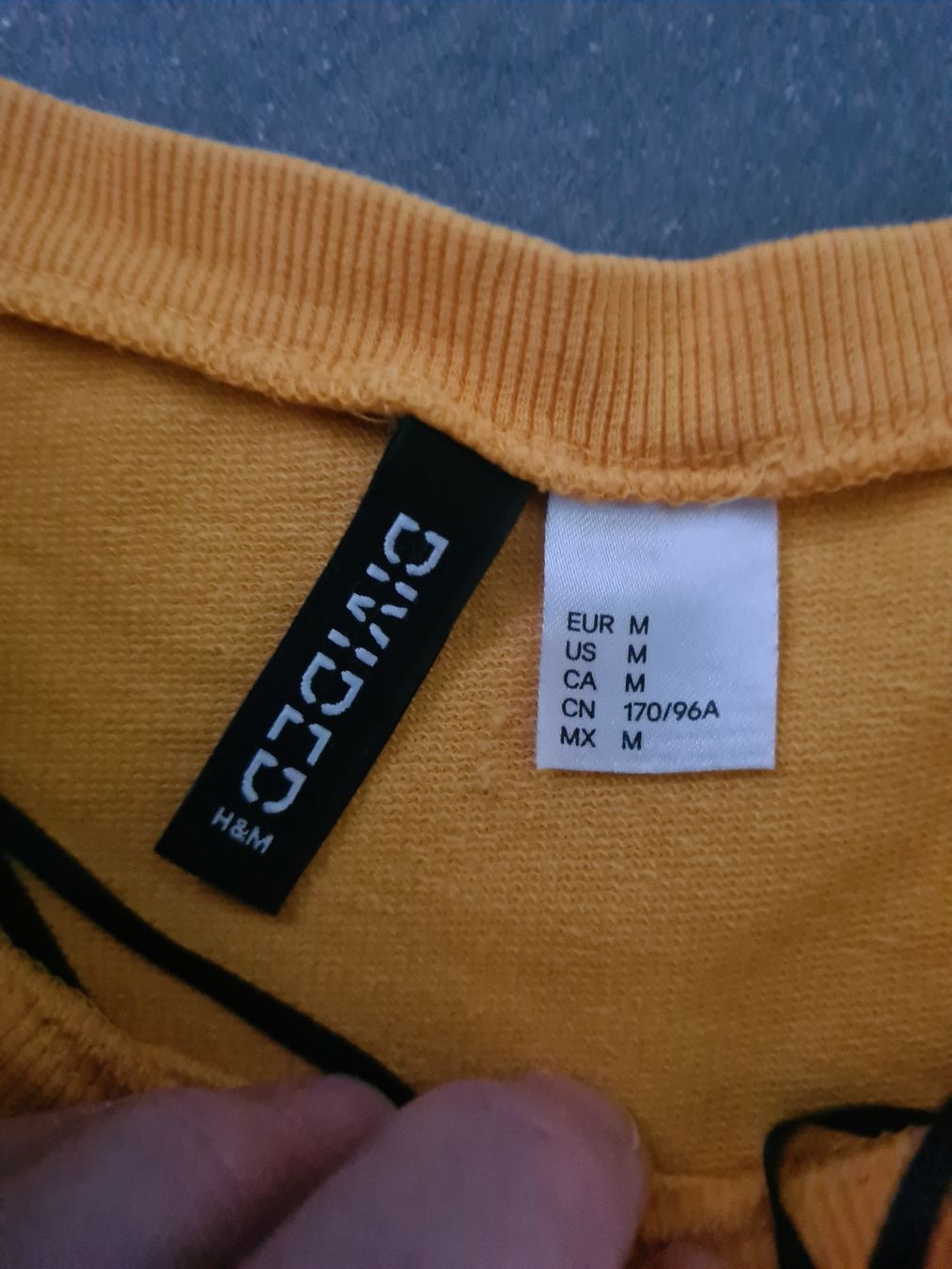 H&M T-shirt: H&M Divided Pulli gr.M – Usato da Mezzovico venduto da maemy 1