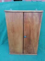 Holzschrank Wandmontage Vintage mit Griff und Regalen