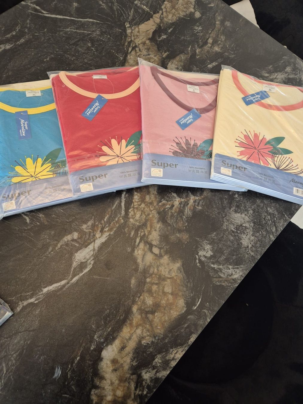 Pigiami: 85 Damen und Herren Pyjamas S-XL – Nuovo e nell'imballaggio originale da Walchwil venduto da Corani 2