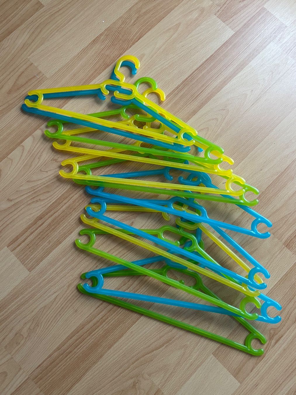 Appendiabiti: Kinderkleiderbügel 12 Stück – Usato da Rothrist venduto da rem_9r7l