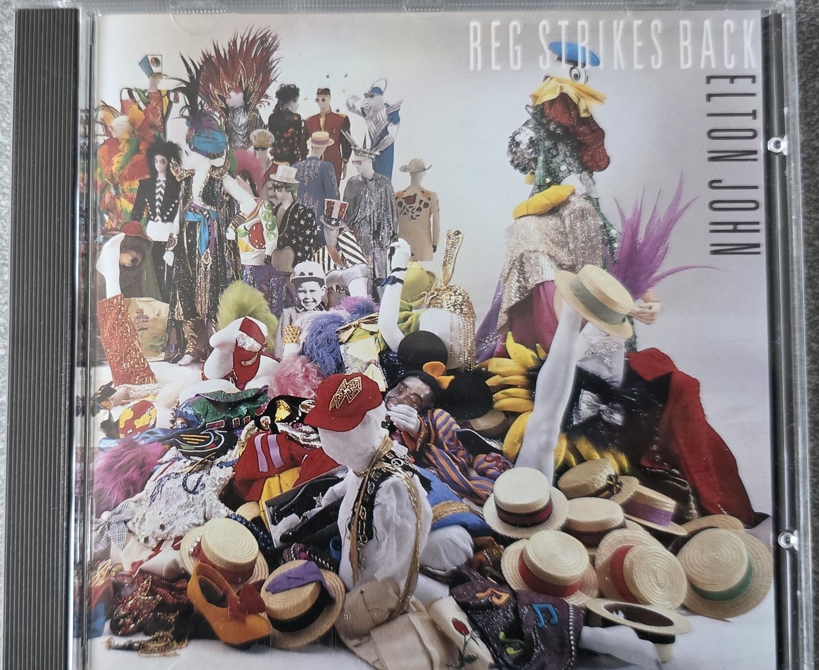 CD: Music CD - Elton John - Reg Strikes Back – Usato da Oetwil am See venduto da fineli2