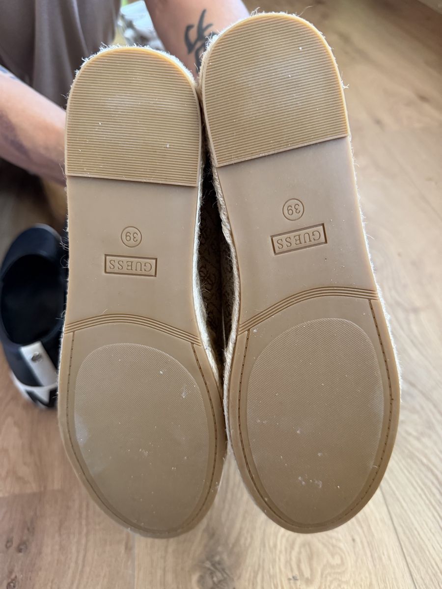 Guess Chaussures femmes: GUESS chaussures t39 – D'occasion à La Sagne VD par jeliquidetout 4