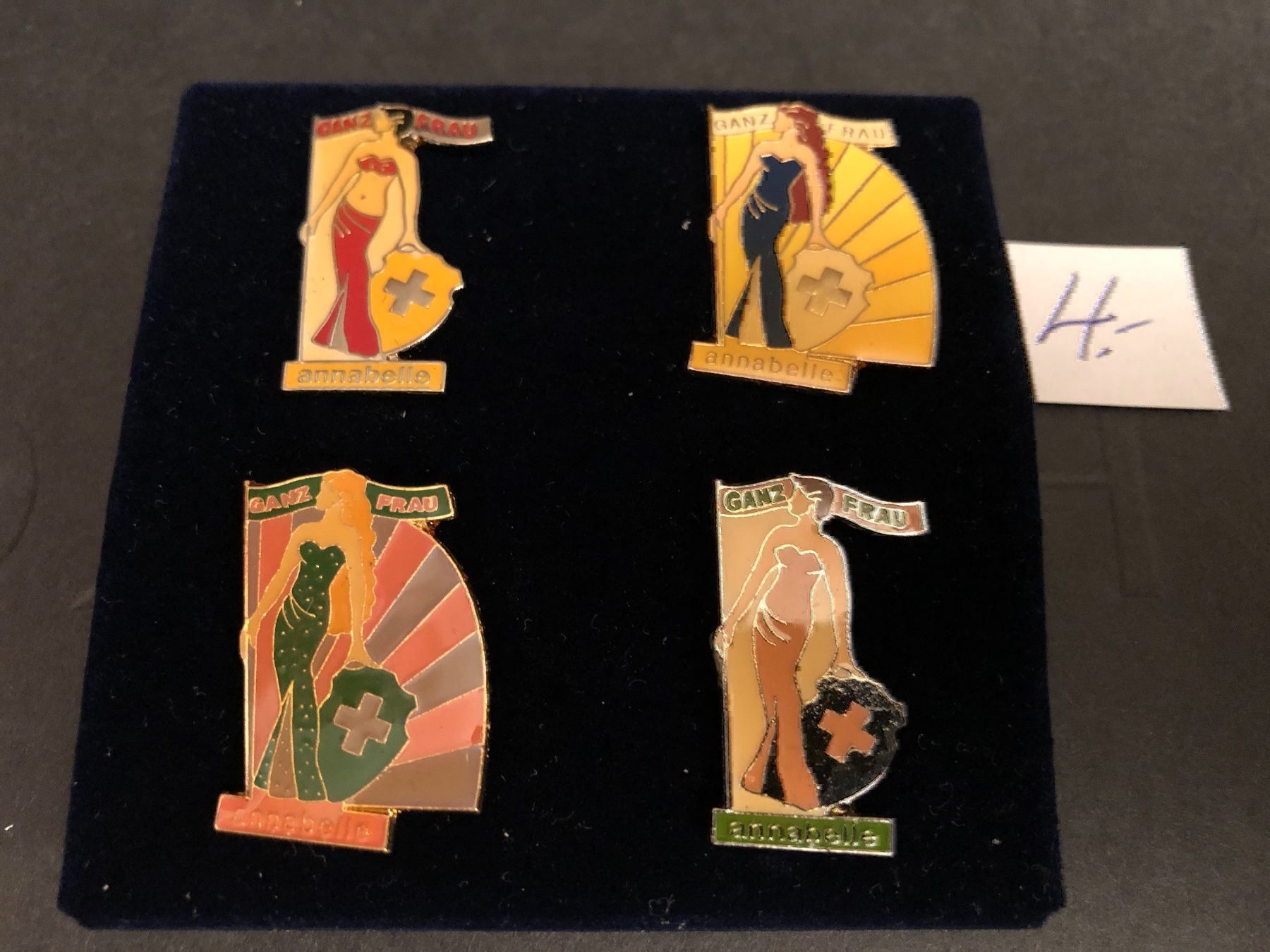 Placchette & Badge: Pins Annabelle – Usato da Zürich venduto da Capreola