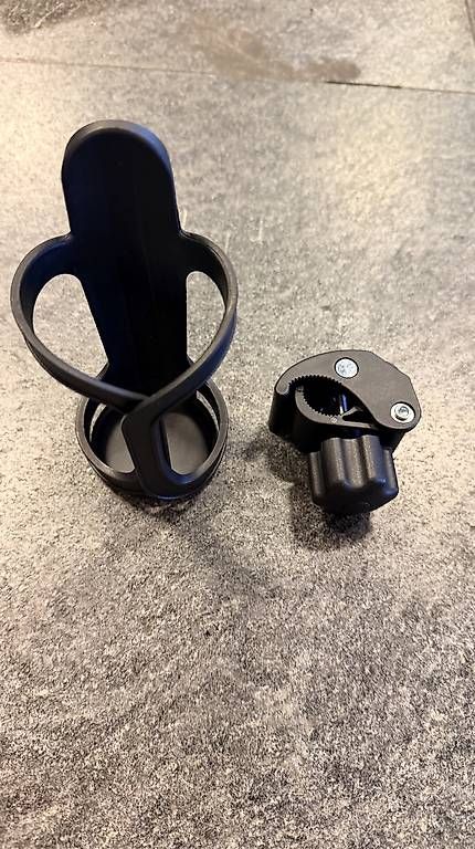 Supporti a parete: Flaschen Halterung – Usato da Unterseen venduto da beE-Scooter 4