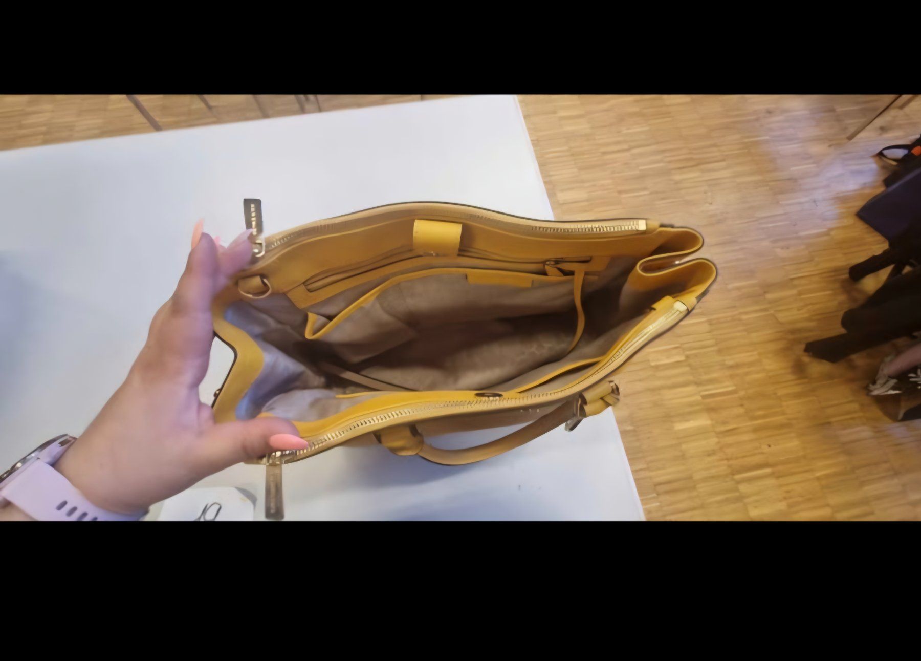 Michael Kors Sacs femmes: Sac à main Michael Kors – D'occasion à Sonceboz-Sombeval par ser_7cxw 1