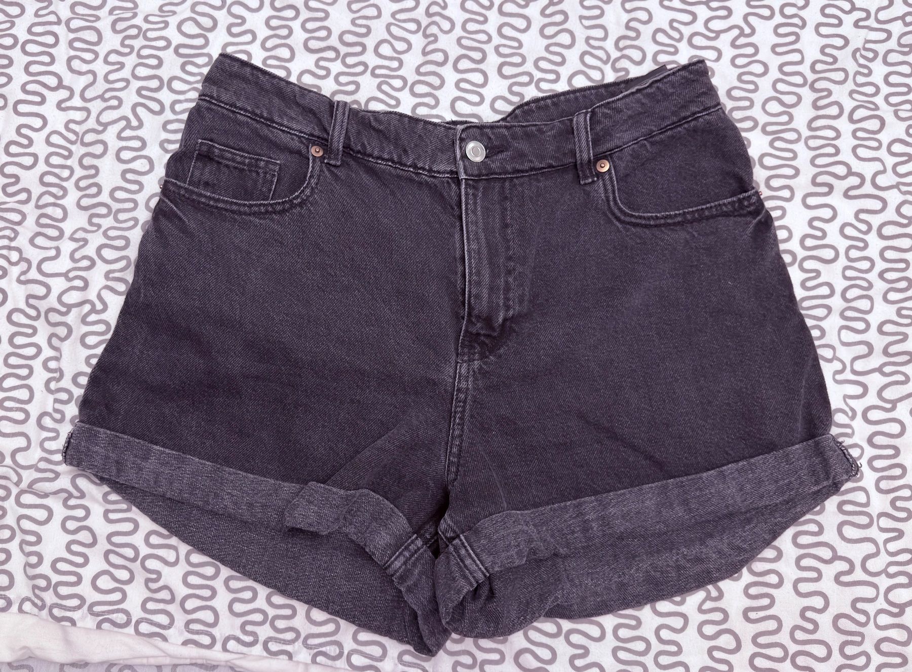 H&M Hosen: • Jeans Shorts • – Gebraucht aus Basel von mendoza13