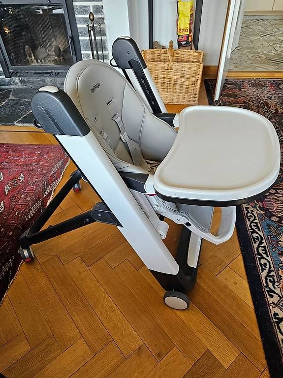Peg Perego Chaises hautes: LA chaise haute Peg Perego Siesta – D'occasion à Ste-Croix par gfamily 1