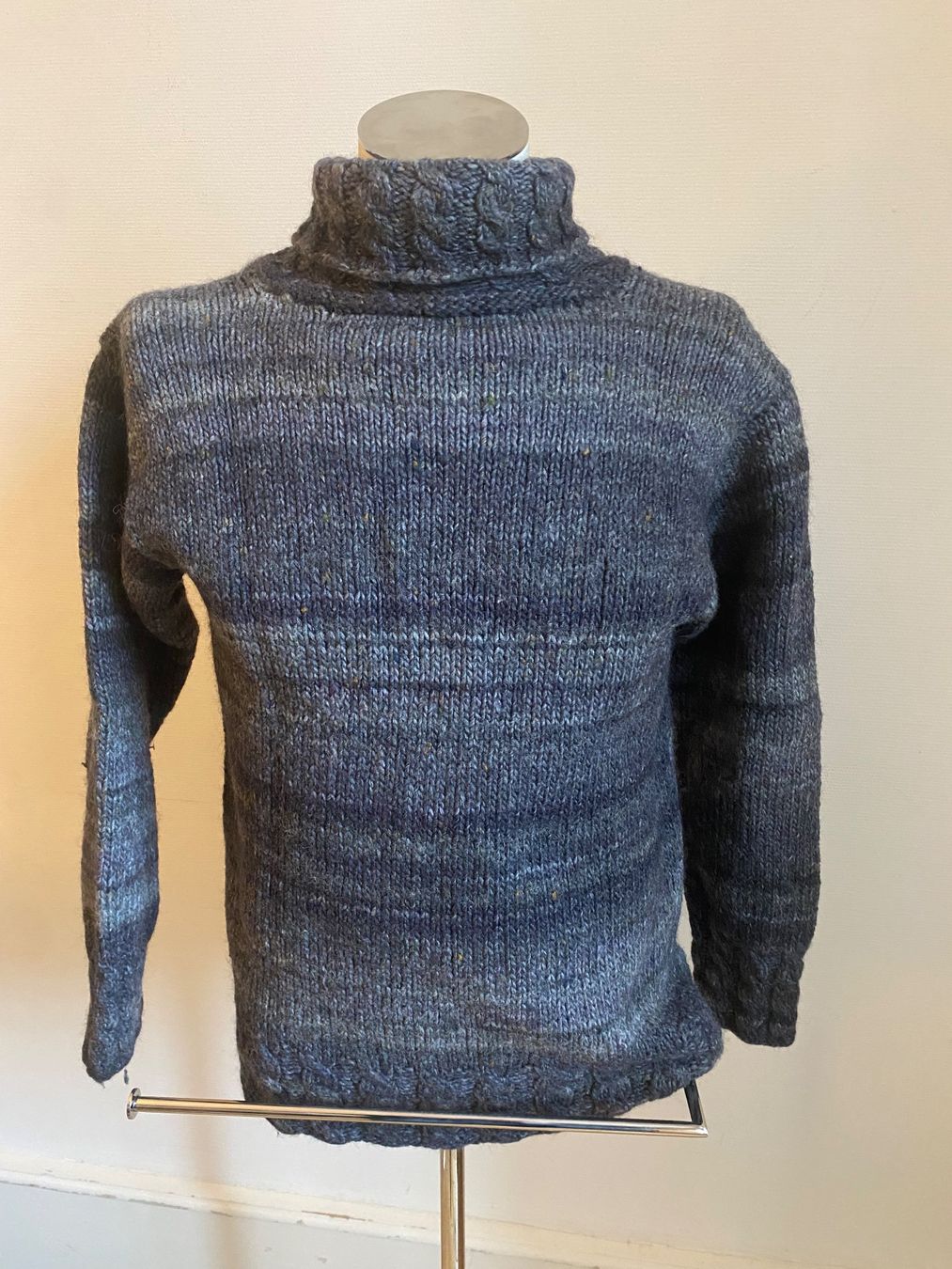 Pulls & Sweat-shirts: Toller HANDGESTRICKTER Rollkragenpulli, Wolle,  Gr M – D'occasion à Bern par paultschur11