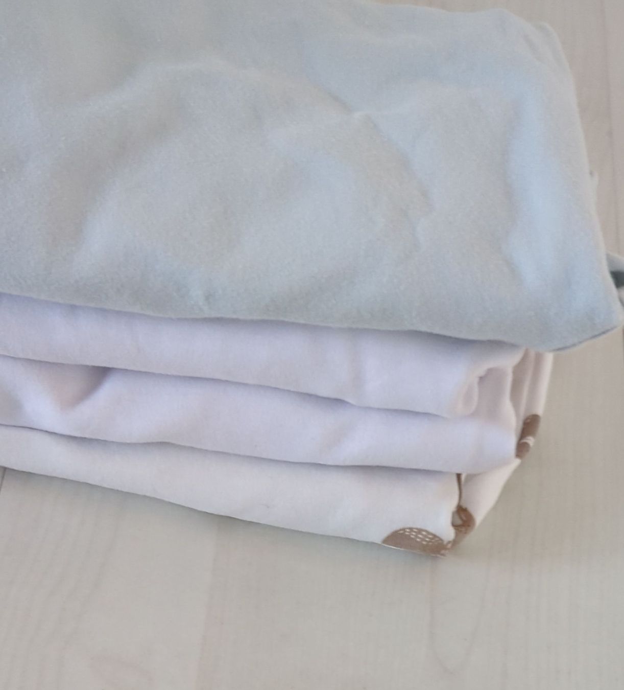 Kleiderpakete & -sets: 4 Bodies langarm. Grösse 98 – Gebraucht aus Neuheim von sh0_gbz7