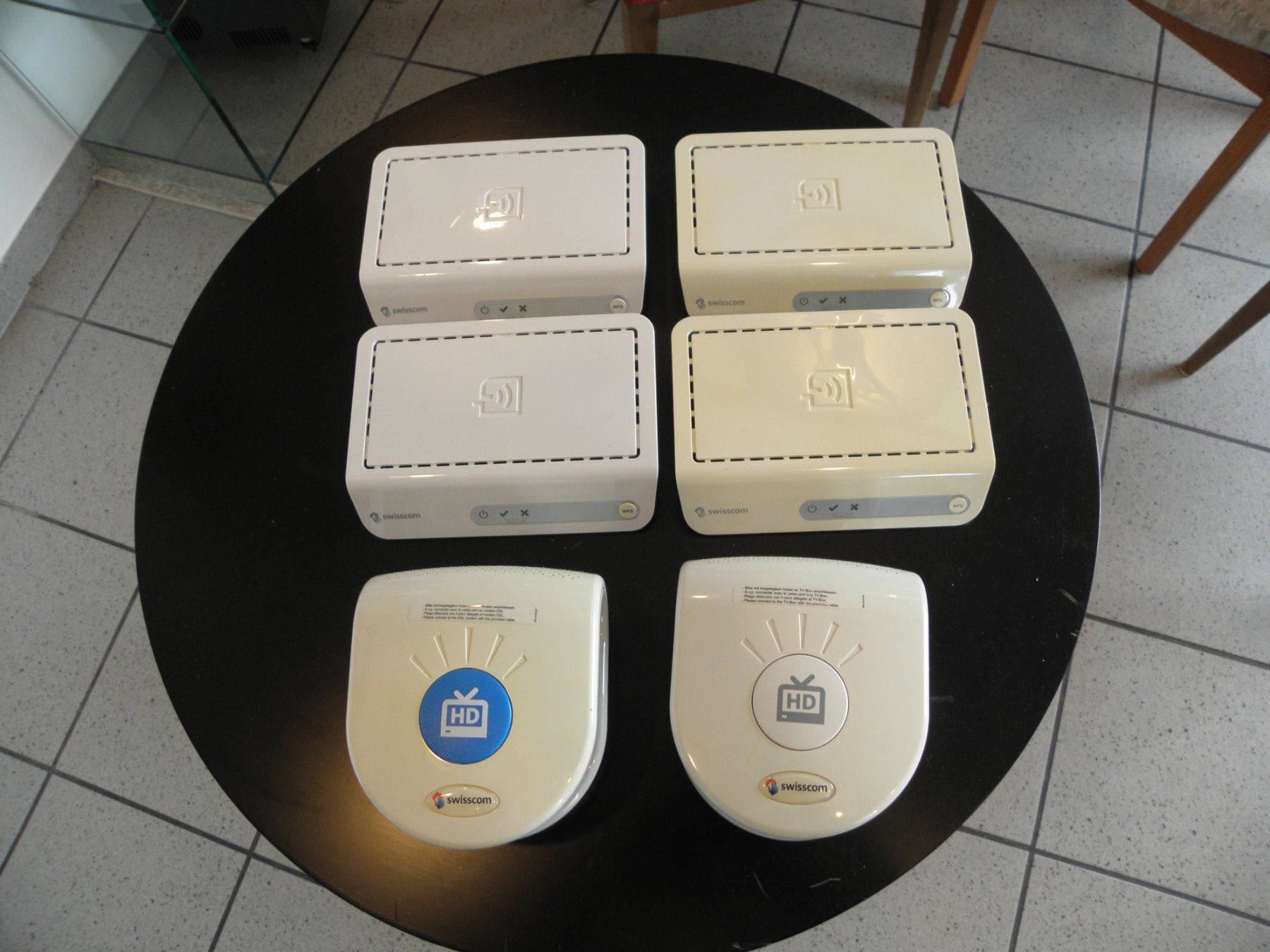 Unità & Adattatore: 4+2 WLAN Conection Kit/Multimedia Wireless Adaptor Swisscom – Usato da Bischofszell venduto da Museumscafe