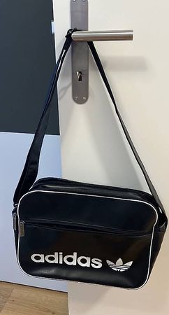 Adidas Umhängetasche schwarz/weiss Kult Vintage