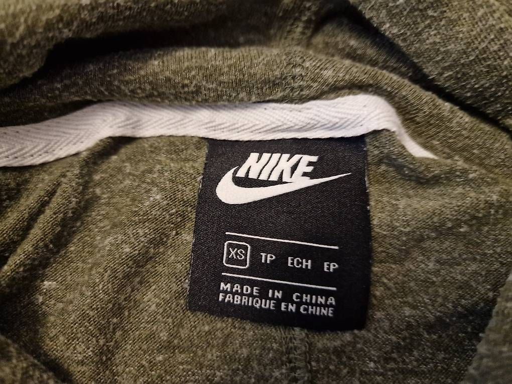 Nike Maglioni & Felpe: Pullover olivegrün Nike, Gr. XS – Usato da Meierskappel venduto da HeartWear 1