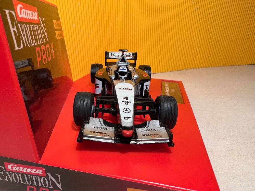 Miniature McLaren MP4-17 Kimi Räikkönen 2002 – échelle 1/18 Minichamps