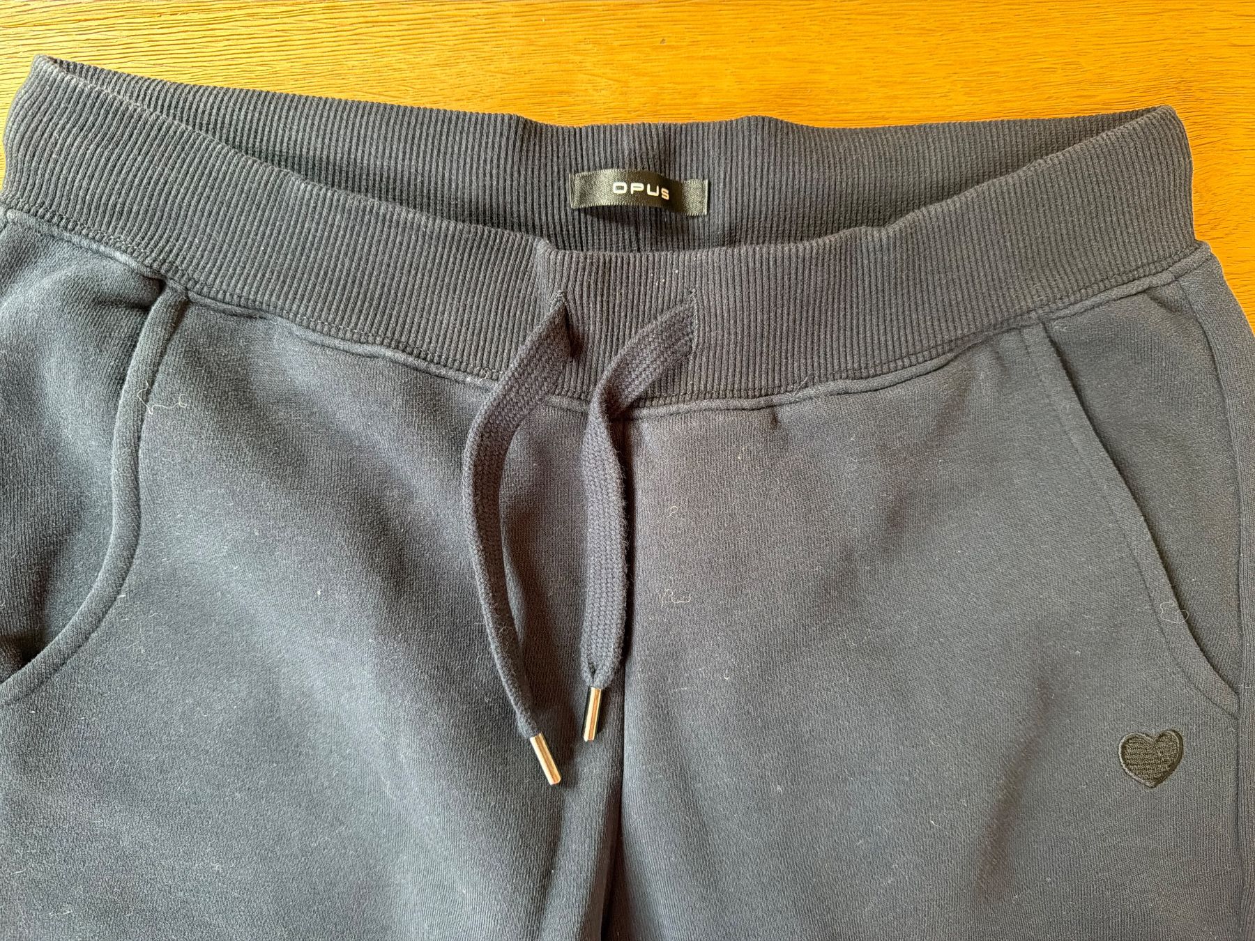 Opus Pantaloni: jogginghose opus – Usato da gurzelen venduto da malu04 1