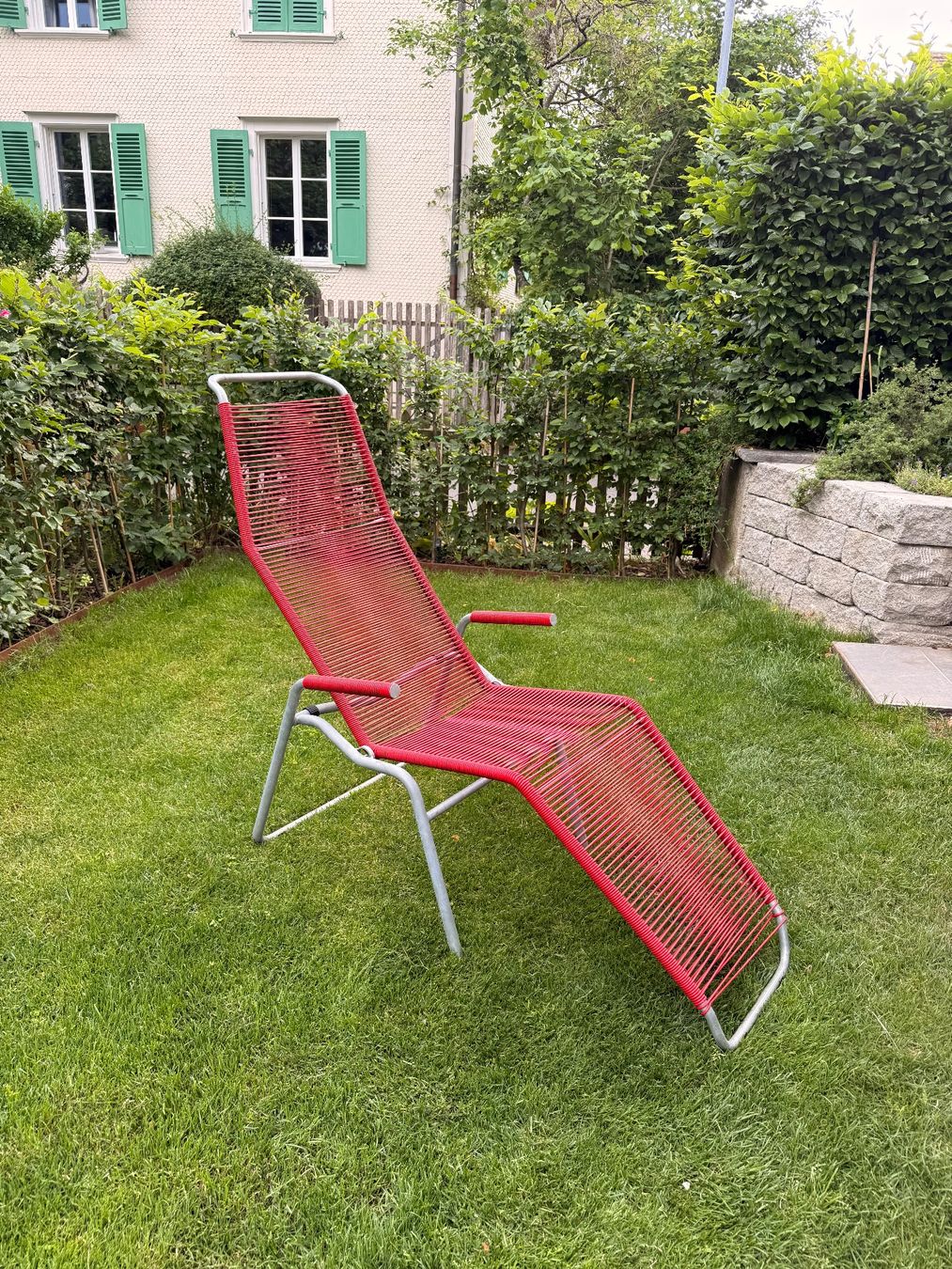 Schaffner Liegen & Liegestühle: Schaffner Brissago Liege rot – Gebraucht aus Bern von Shibuya707