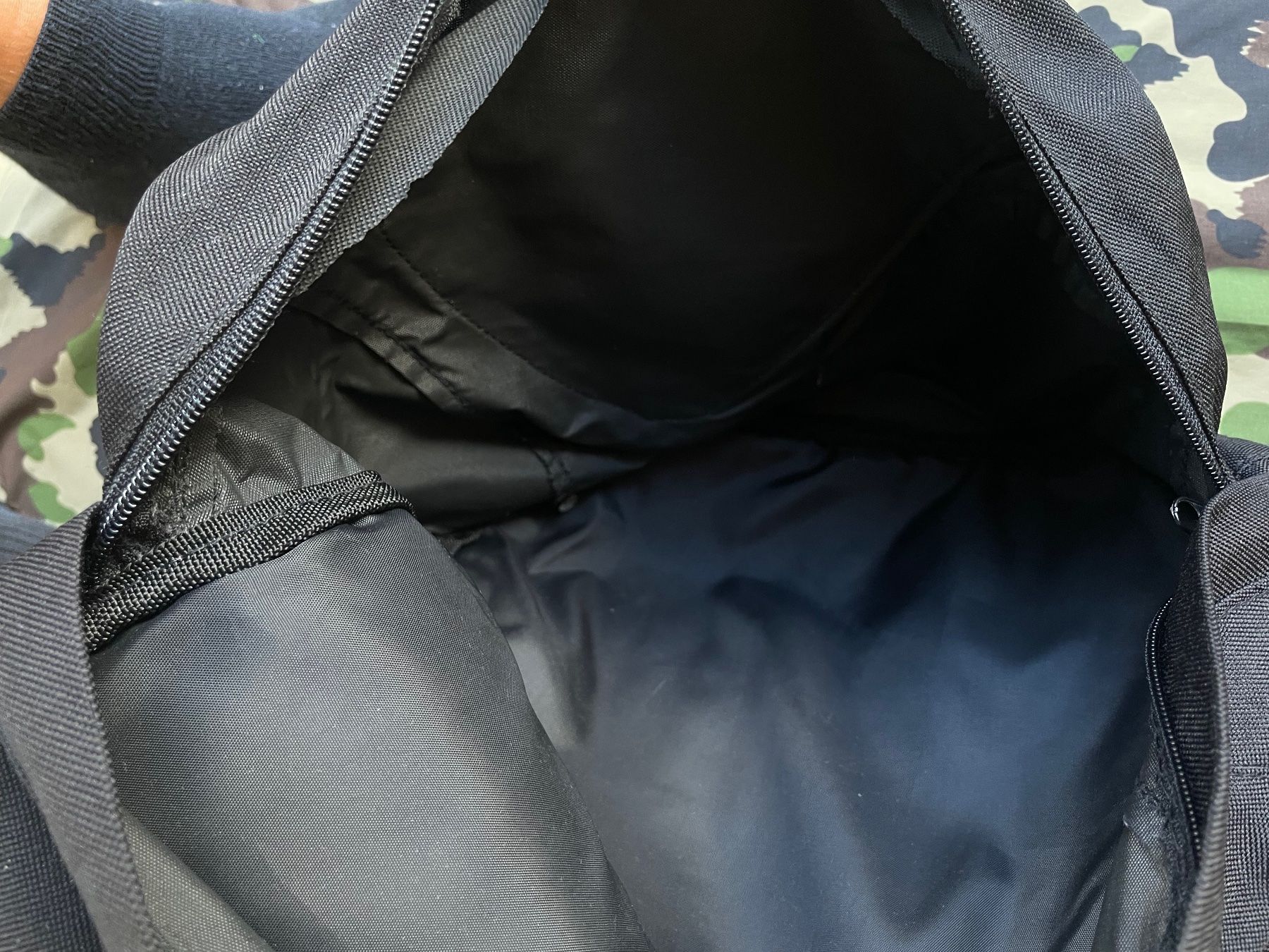 Ferrari Borse: Vintage Y2K Ferrari Sling Bag – Usato da Zürich venduto da le_souk 3