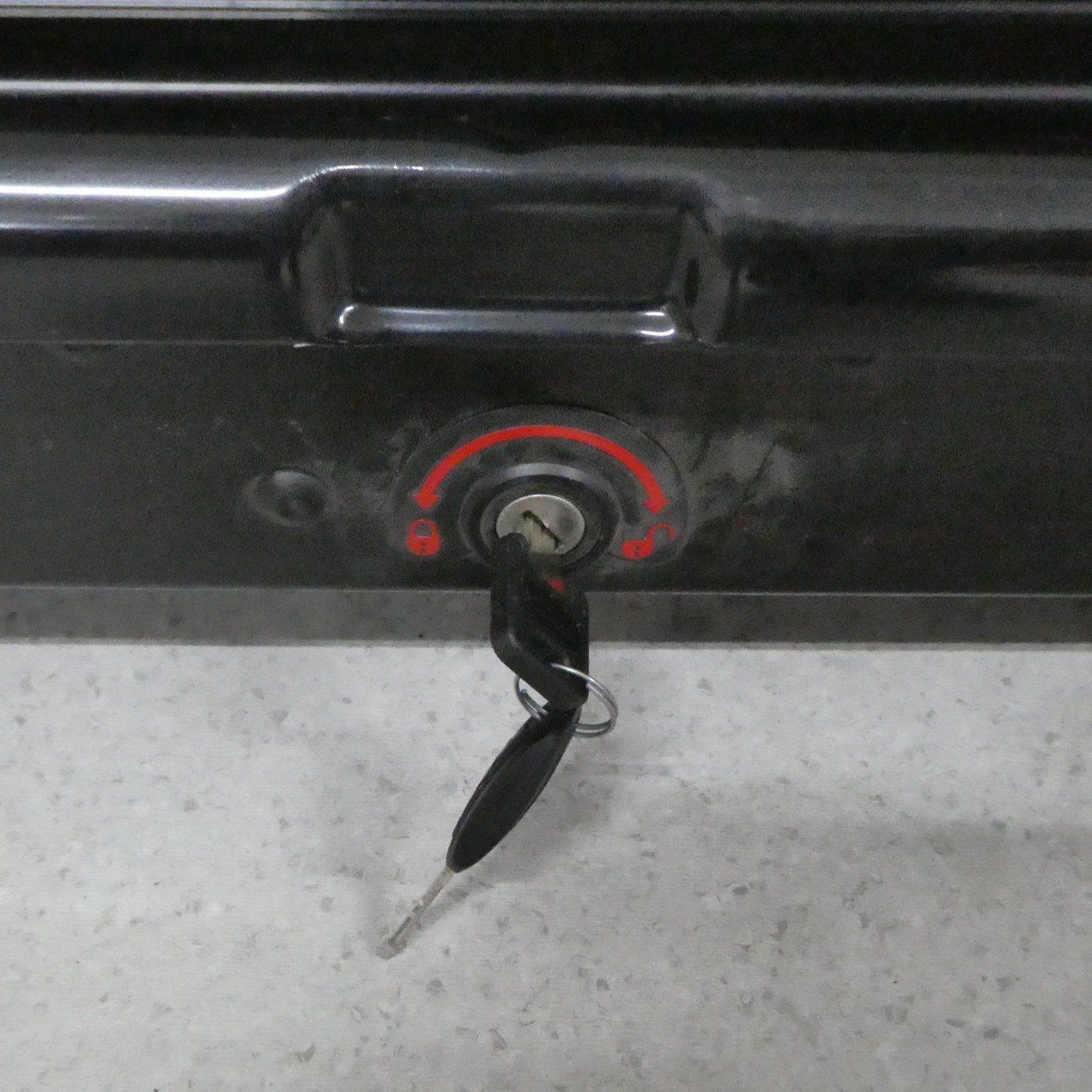 Thule Box da tetto: Auto Dachbox - Thule Pacific 200 – Usato da Volketswil venduto da brockipfannenstil 5