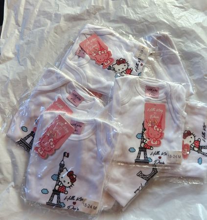Lot de 9 bodies Hello Kitty Paris 18-24 mois neufs