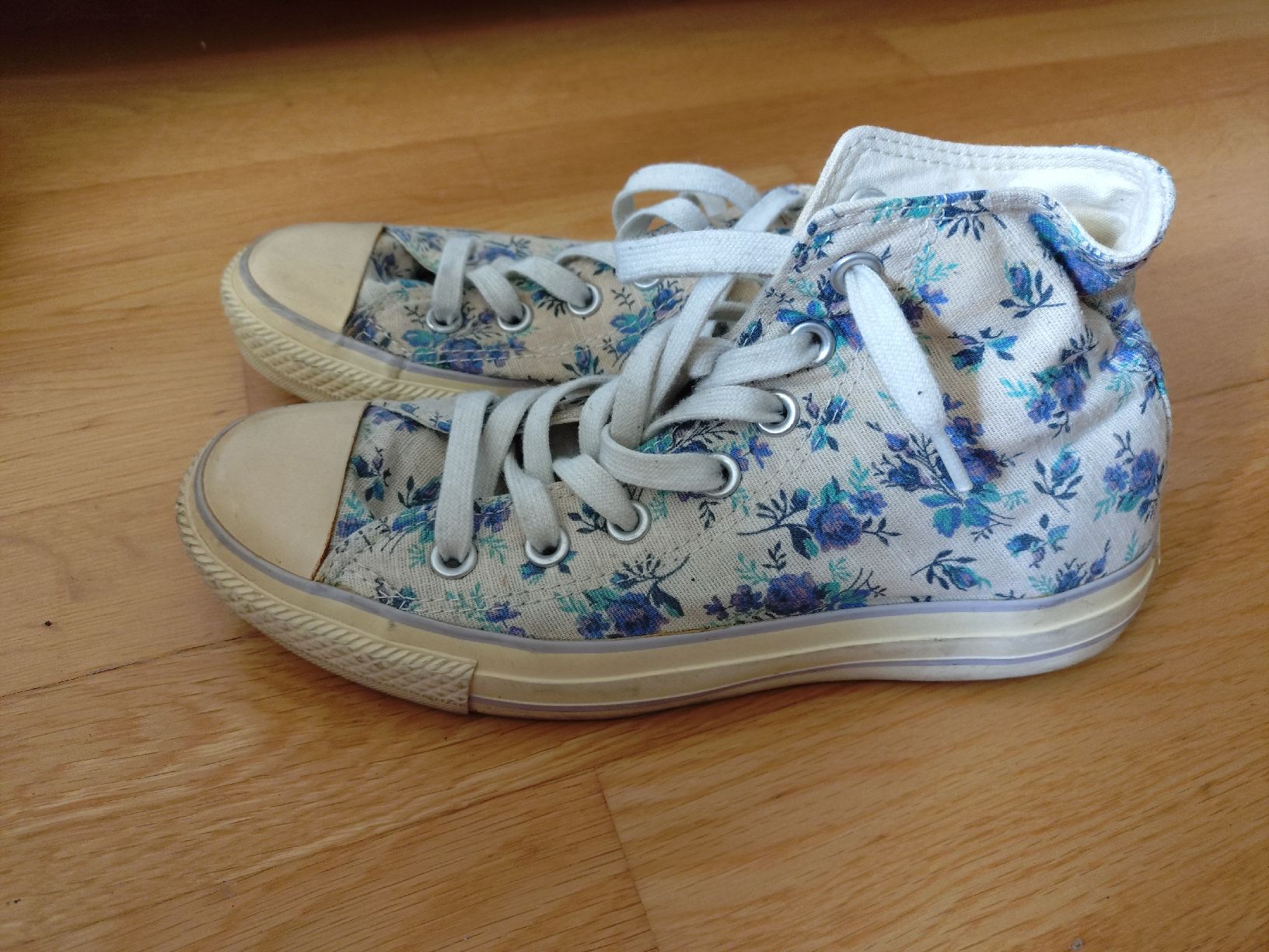 Converse Chaussures femmes: Converse Sneakers – D'occasion à Bern par mariuliis 1