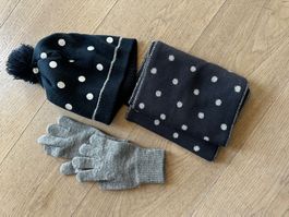 Ensemble bonnet, écharpe et gants à pois noirs