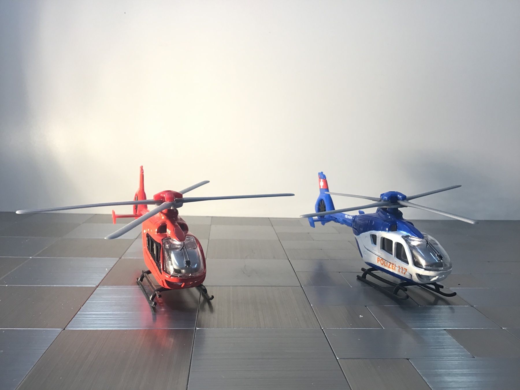 Modellini d'auto: EC-135 POLIZEI HELIKOPTER  1:87 – Usato da Männedorf venduto da Modelle-aller-Art