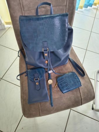 sacs neufs, set de 4 pcs, + montre, Set 4 Täschli neu, + Uhr