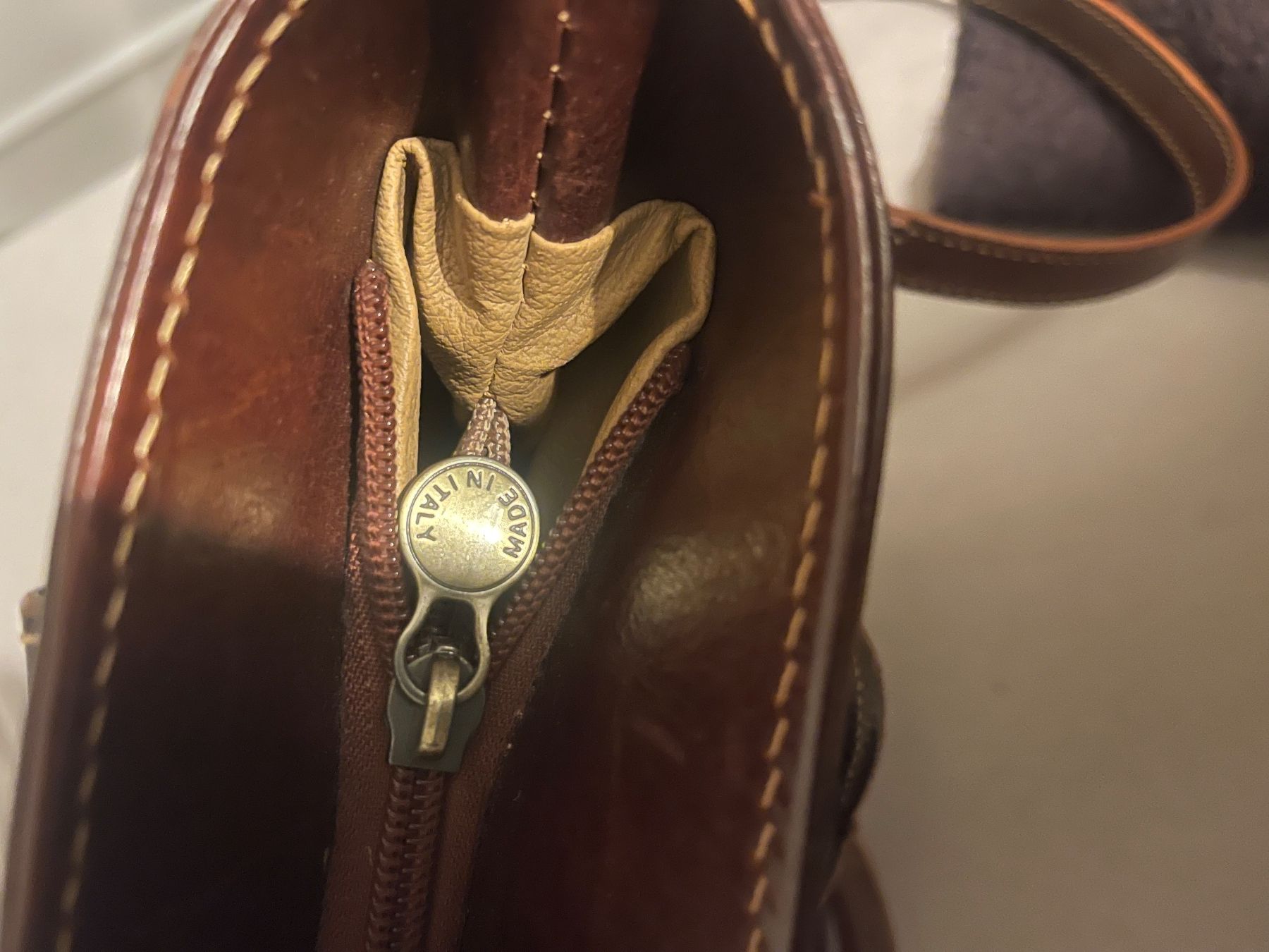 Borse da donna: Genuine Leder Tasche – Usato da Hinterkappelen venduto da lid_9h7j 3