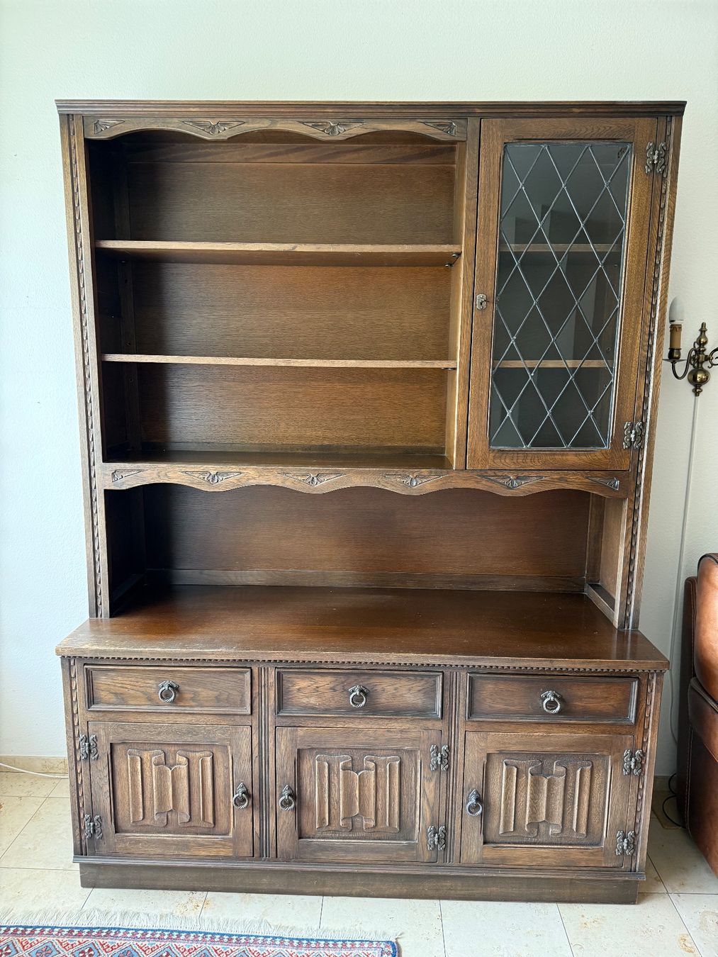 Vetrine: Massiver Eichen-Vitrinenschrank im Tudor-Stil – Usato da Itingen venduto da uhu777 2