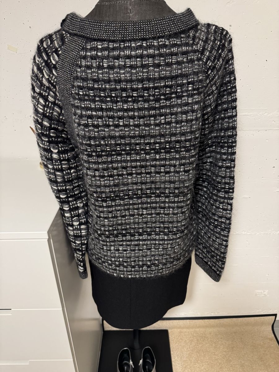 Chanel Maglioni & Felpe: Chanel Pullover schwarz grau gemustert Grösse 36 – Nuovo (secondo la descrizione) da Sarnen venduto da vik_jw5z 5