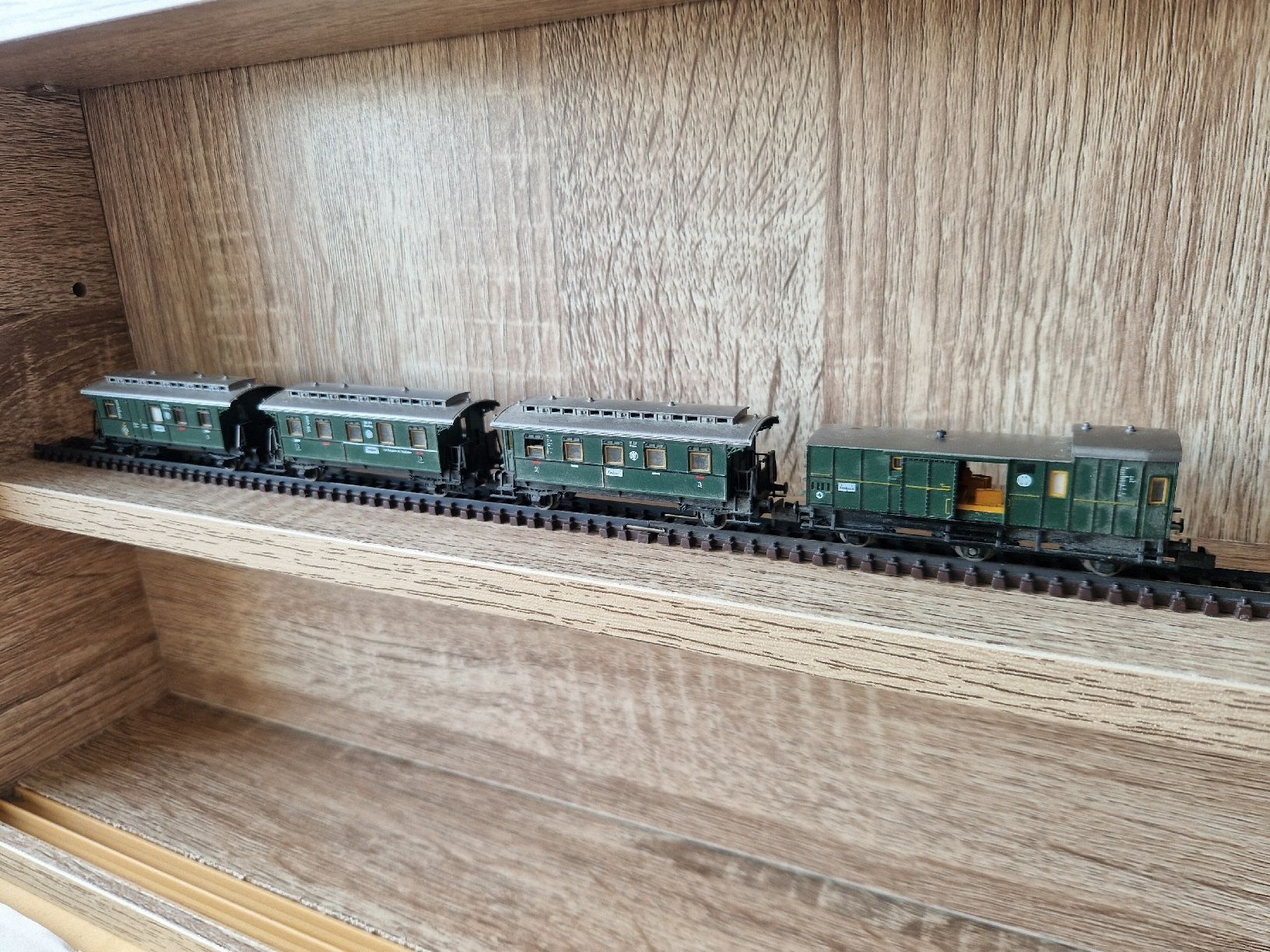 Fleischmann Modelleisenbahnen: 4 wagons allemands  – Gebraucht aus Neuchâtel von allen07