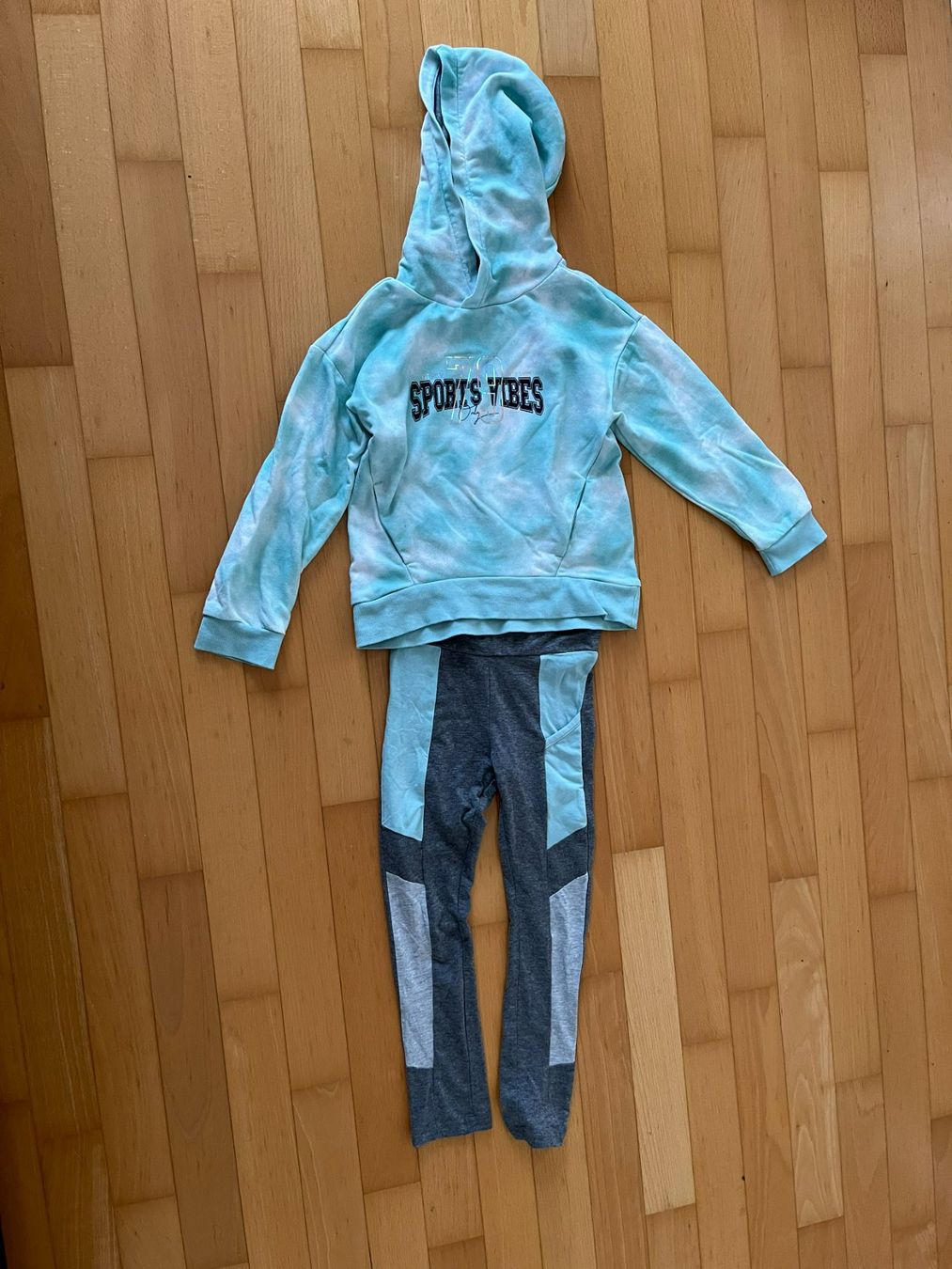 Ensembles coordonnés: Sport Outfit: Kapuzenpullover + Leggings – D'occasion à Muttenz par Juvenile33