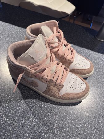 Air Jordan rose 