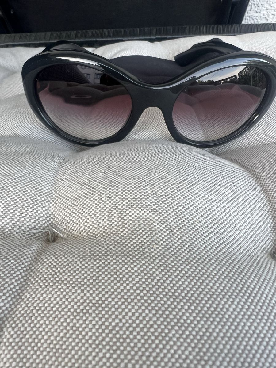 Prada Occhiali & Lenti: Prada Sonnenbrille Damen Schwarz – Usato da Zürich venduto da Walllstreet 2