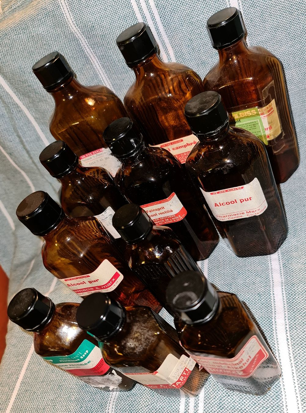 Accessori da laboratorio: Bouteilles de pharmacie / lot. – Usato da Cortaillod venduto da signep 1
