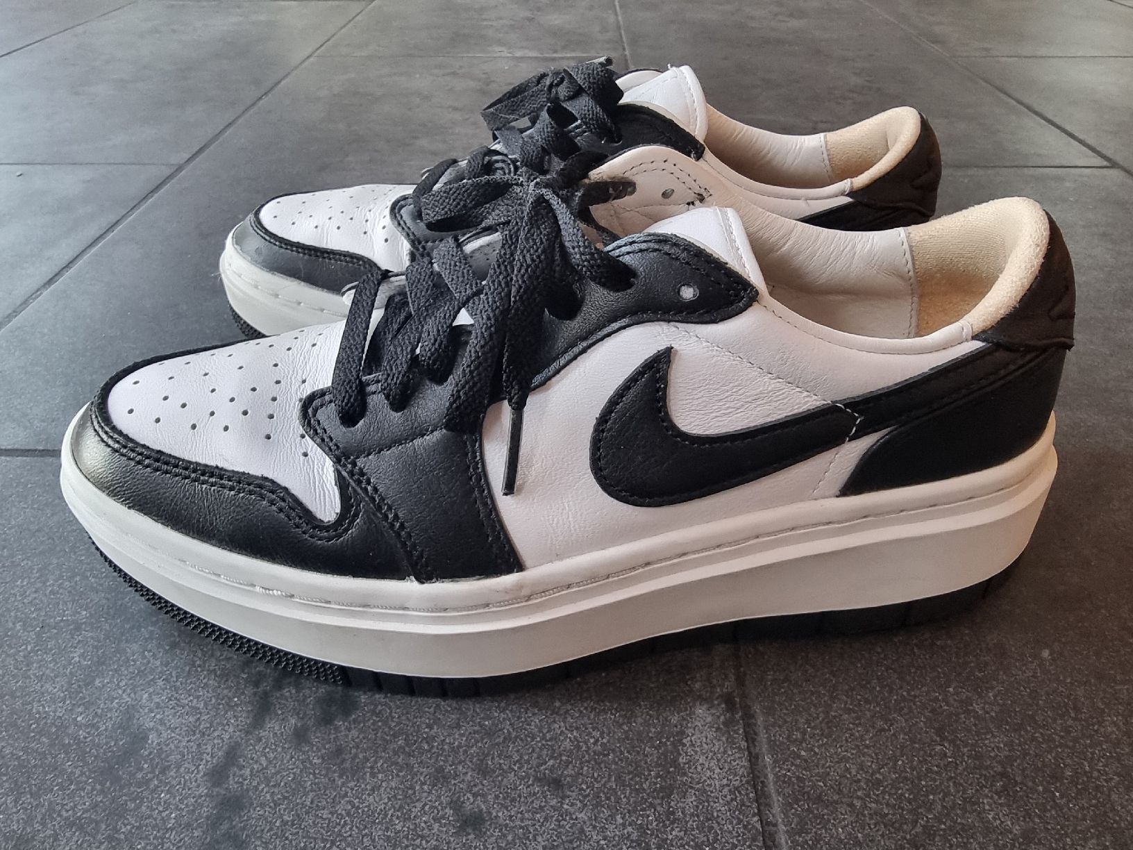 Nike Scarpe da uomo: Nike Air Jordan Elevate Low schwarz weiss  – Usato da Rickenbach SO venduto da Sophialisa 1
