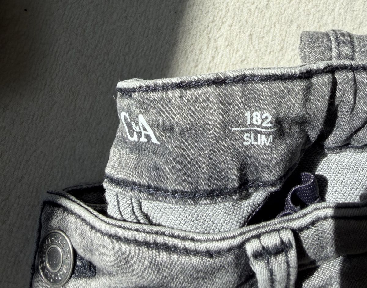 C&A Jeans: 2 Paar Slim Jeans von C&A, grey denim – D'occasion à Würenlingen par Sarasota03 1