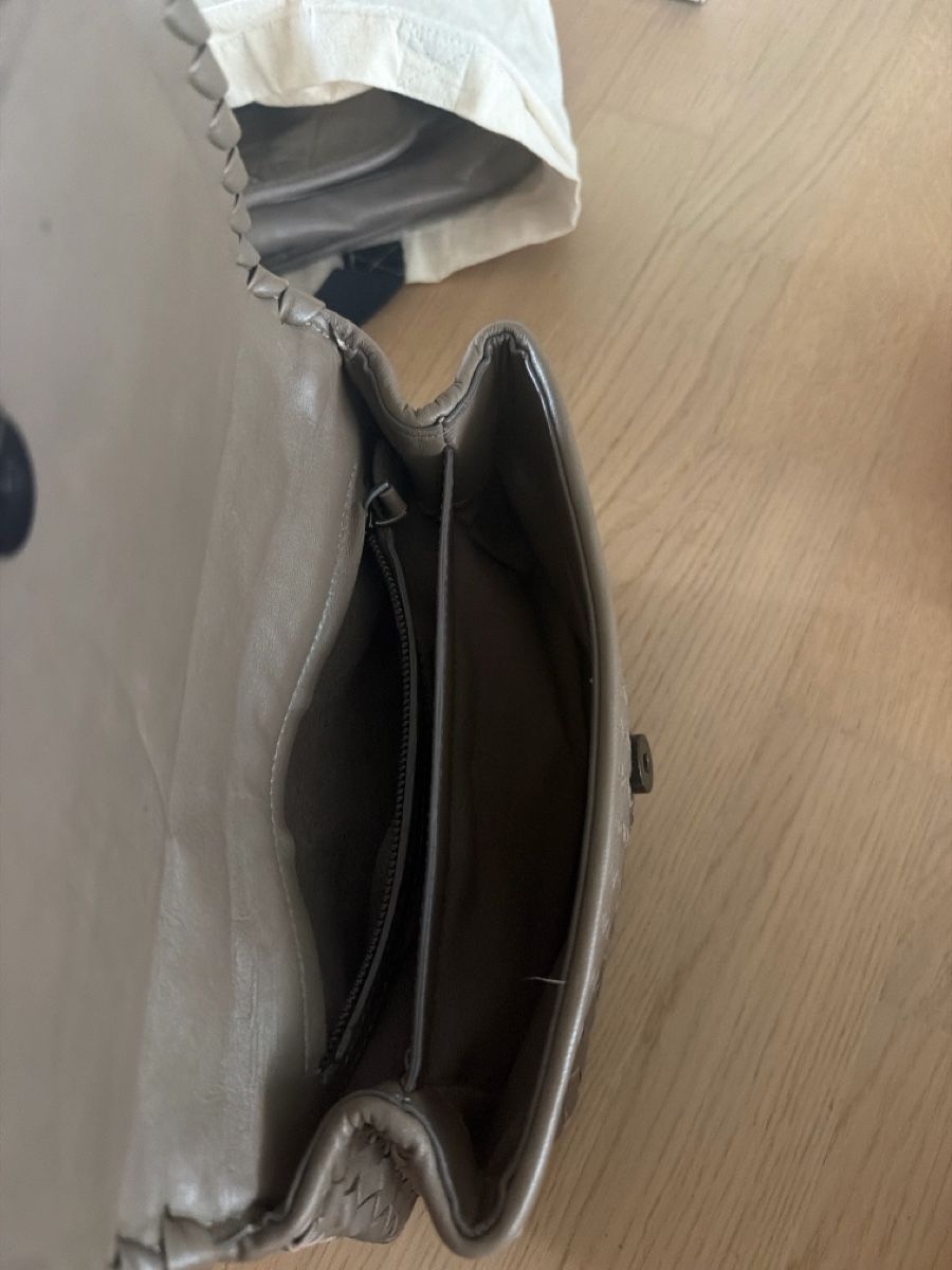 Taschen für Damen: Woven Leather Handbag with Chain Strap – Gebraucht aus Glattpark(Opfikon) von der_dh8z 3