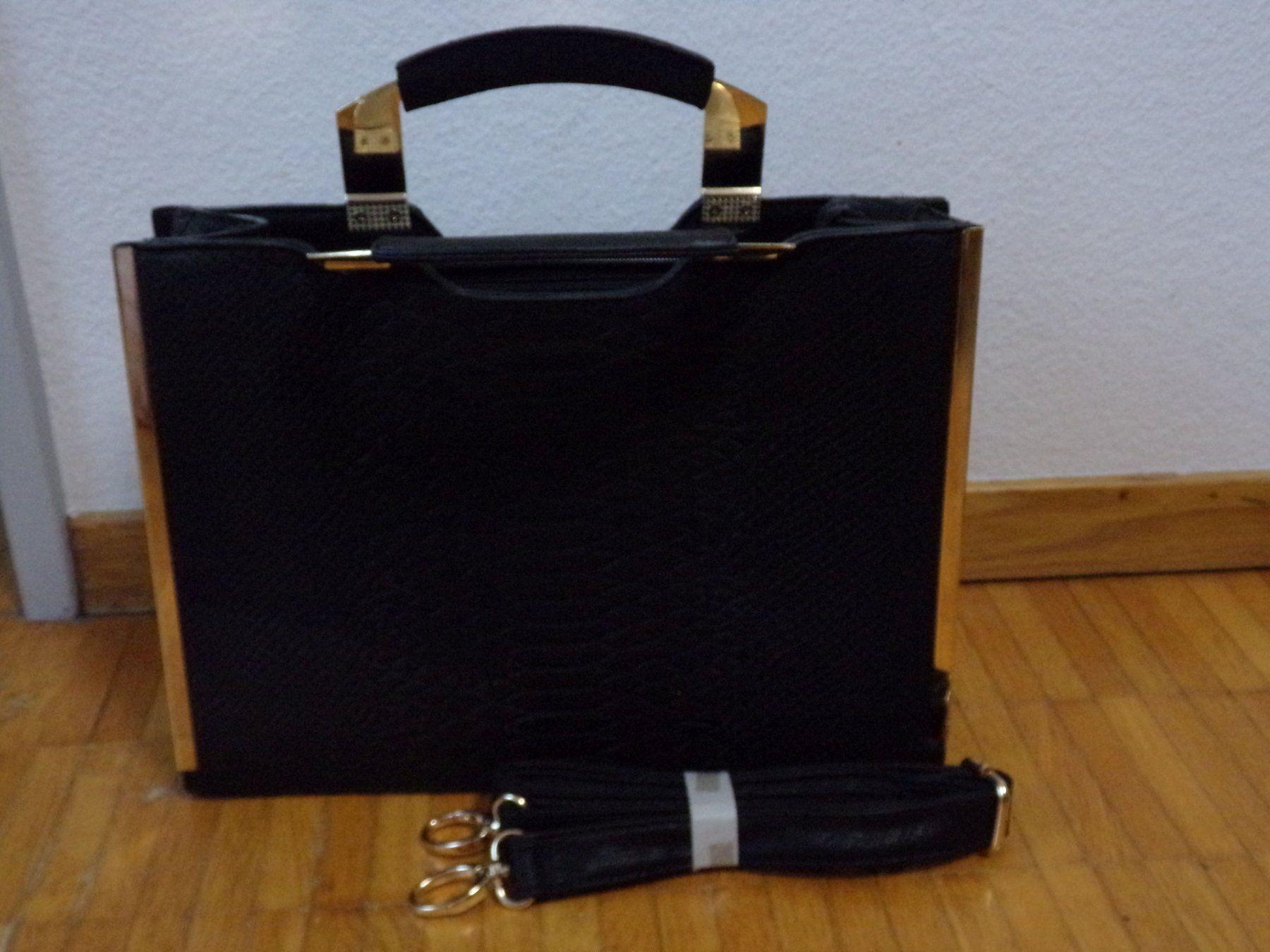 Borse da donna: Damen Handtasche schwarz – Usato da Winterthur venduto da Jessi_di