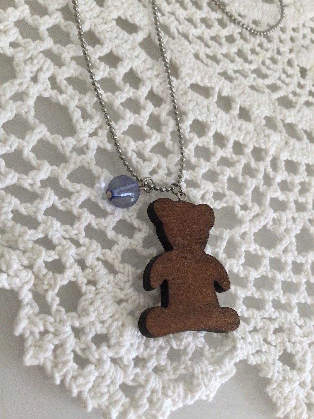 Colliers: Collier avec pendentif OURSON en bois – Neuf (Voir description) à Agiez par chouchanelle