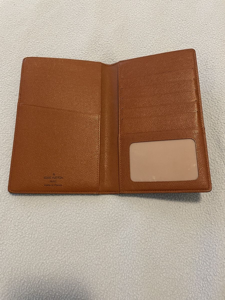 Louis Vuitton Portafogli: Porta documenti Louis Vuitton – Usato da Gorduno venduto da cha_9lgw 2