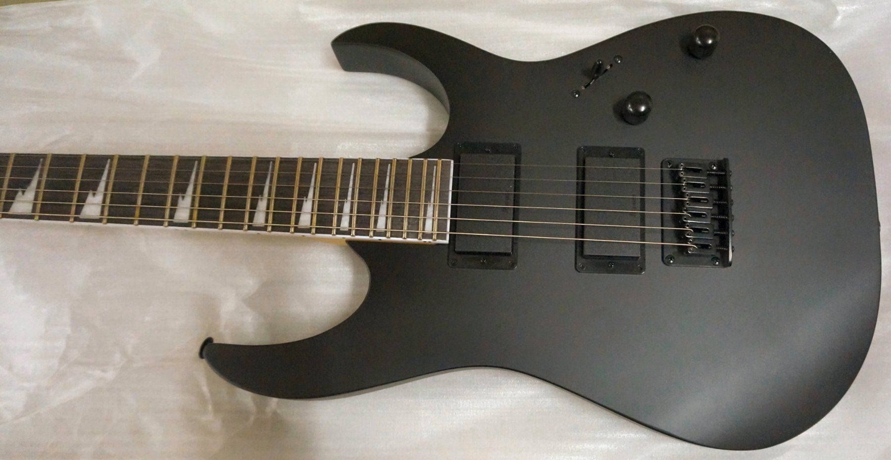Ibanez Musikinstrumente: COOL STUFF Ibanez RG Electric Guitar – Defekt aus Zofingen von Rodeodeln 2