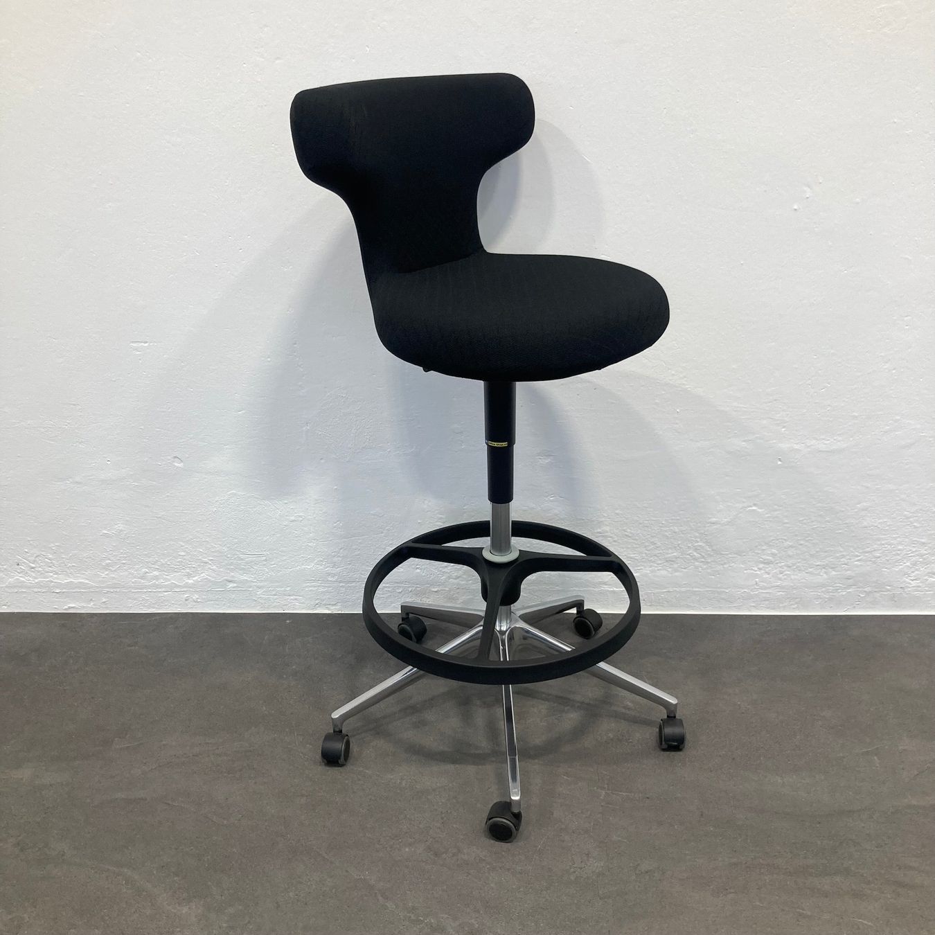 Rollstühle: Vitra Pivot High Stool – Gebraucht aus Schönenwerd von mcofficeshop 1