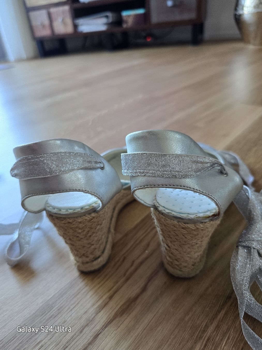 Scarpe da donna: Hübsche Sandalen mit Keilabsatz – Usato da Kloten venduto da Salentina64 4