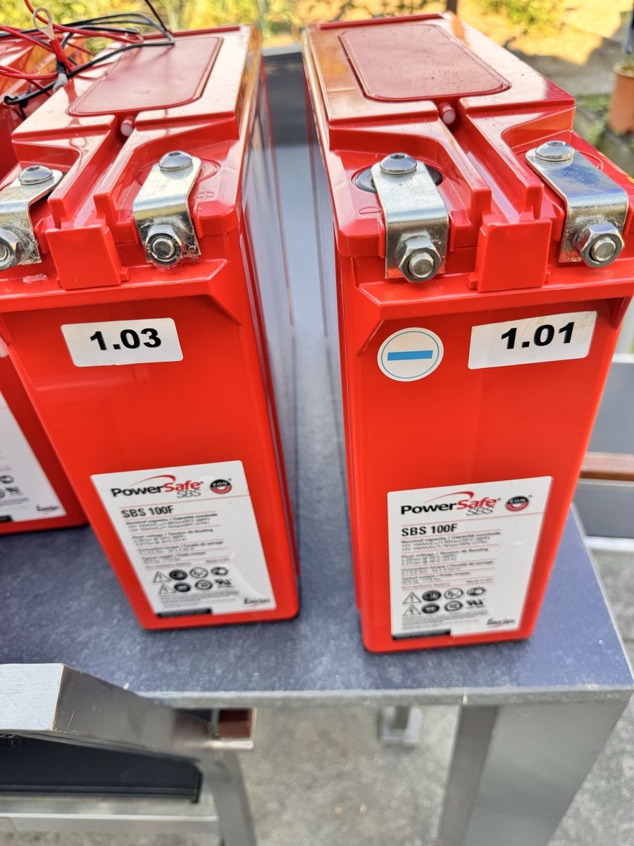 Dispositivi a energia solare: Solar Akku Batterie PowerSafe SBS 100F Batterien – Usato da Horw venduto da dancav 3