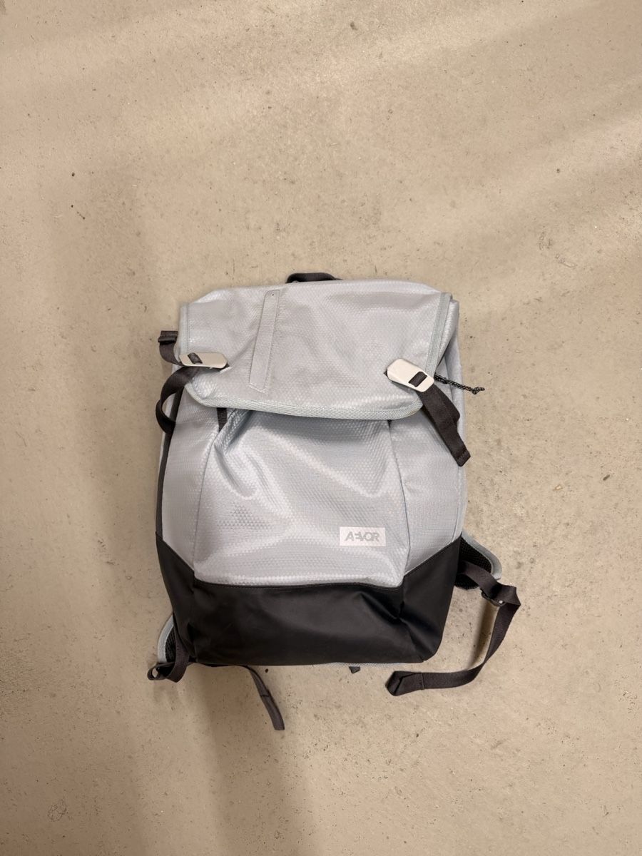 Aevor Zaini: Rucksack Aevor Daypack blau-grau gebraucht – Usato da Zürich venduto da leo_sf7t