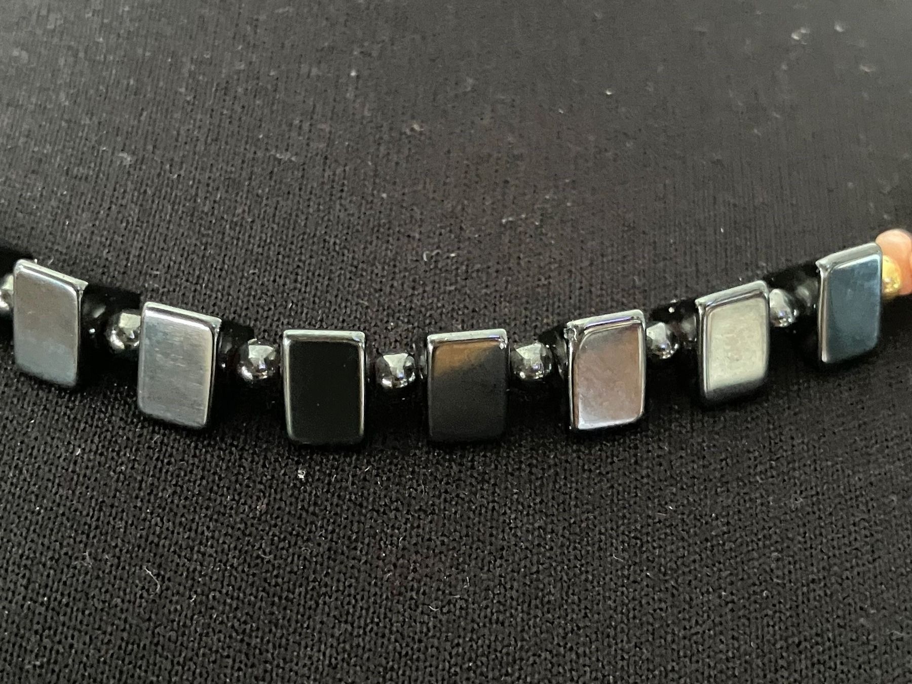 Colliers: Collier Hematites  Et Corail – D'occasion à Peseux par CharmeCommerce 1